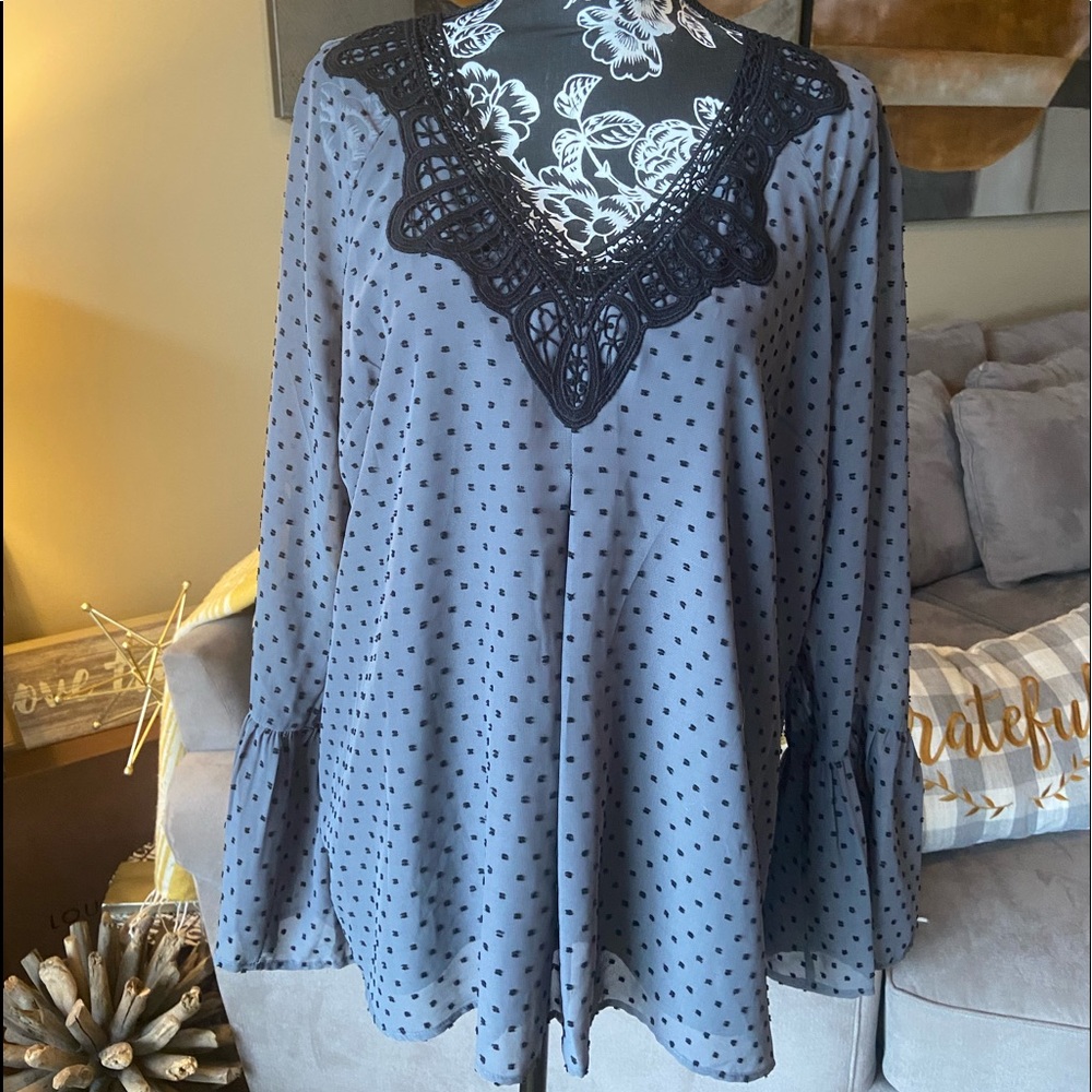 Dr2 bell sleeve top.
